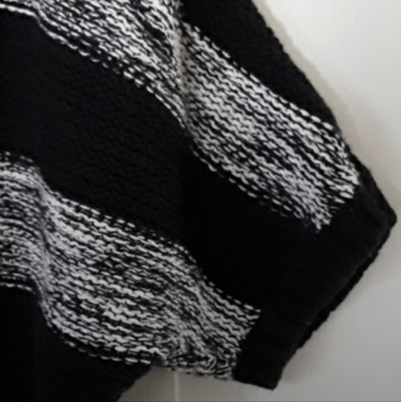 Express Black &White/Silver striped short sleeve Sweater Cardigan. - Picture 4 of 4